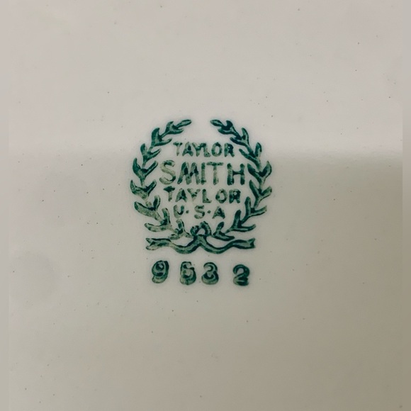 Vintage TAYLOR SMITH USA 22K Gold Trim 10” Dinner Plate 9532 - Picture 7 of 14